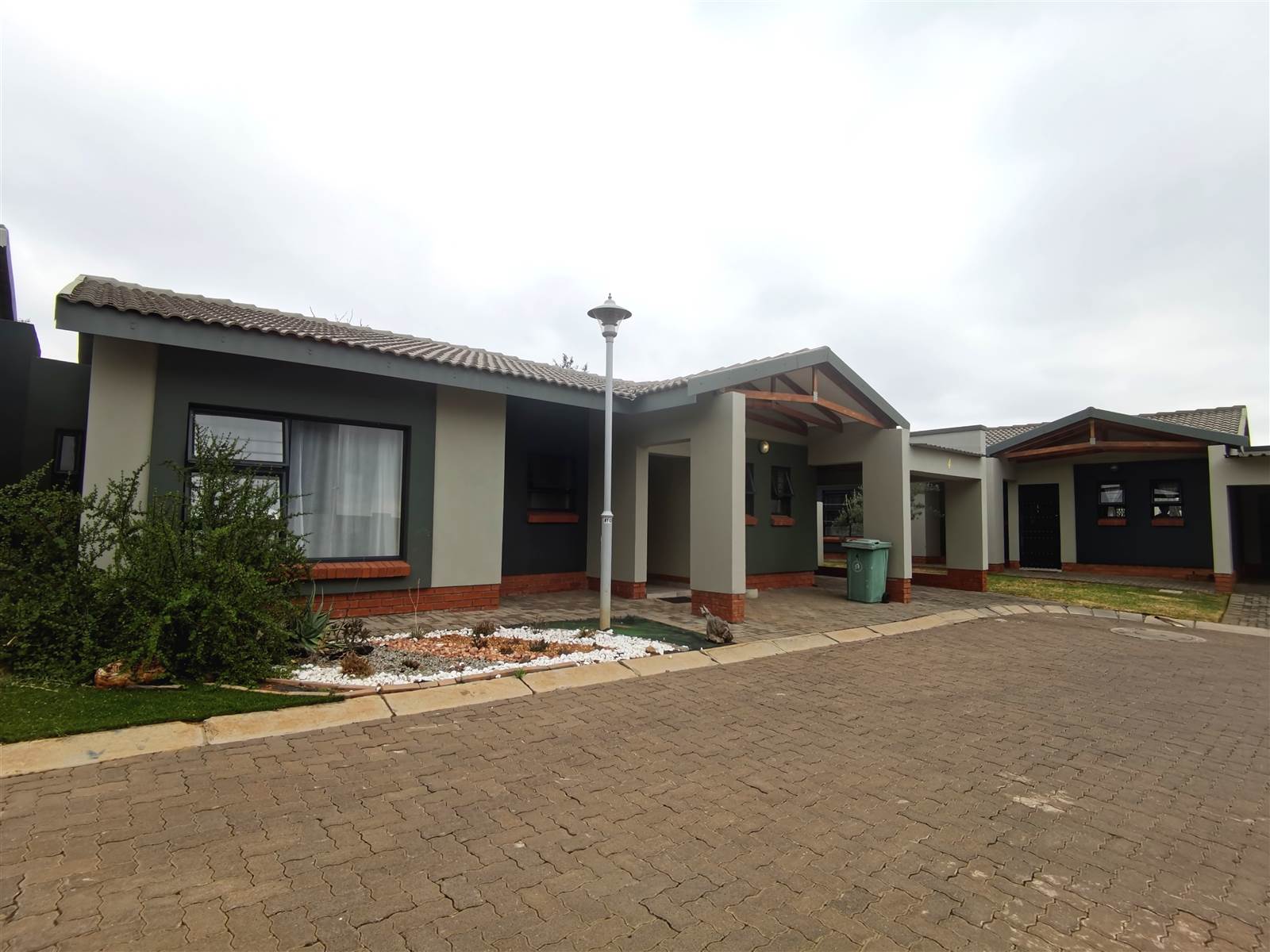 3 Bed Townhouse in Waterkloof photo number 2
