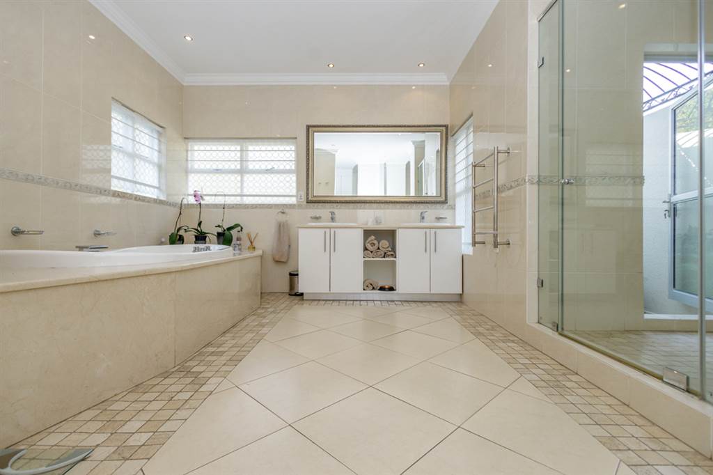 5 Bed Townhouse in Bryanston photo number 25
