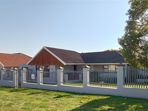 4 Bedroom House 4 Bedroom House