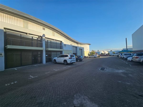 672 m² Industrial space 672 m² Industrial space