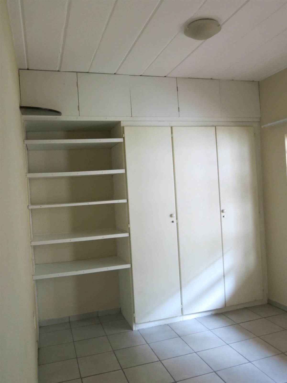 1 Bed Apartment in Constantia Kloof photo number 5