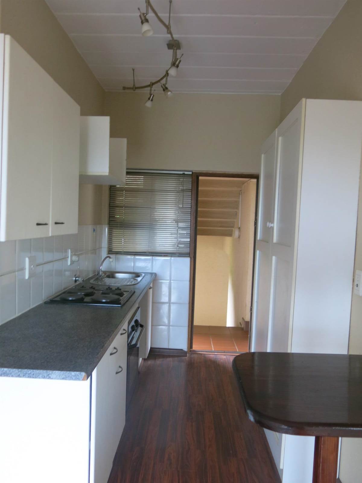 1 Bed Apartment in Constantia Kloof photo number 4
