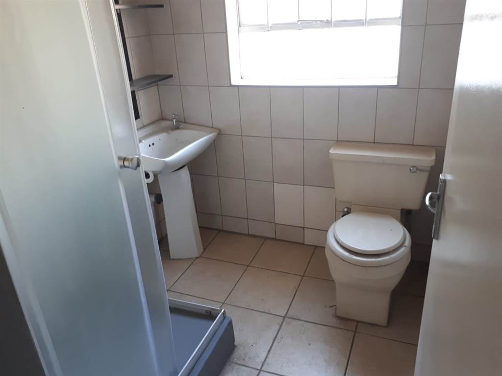 2 Bed House in Benoni Central photo number 8