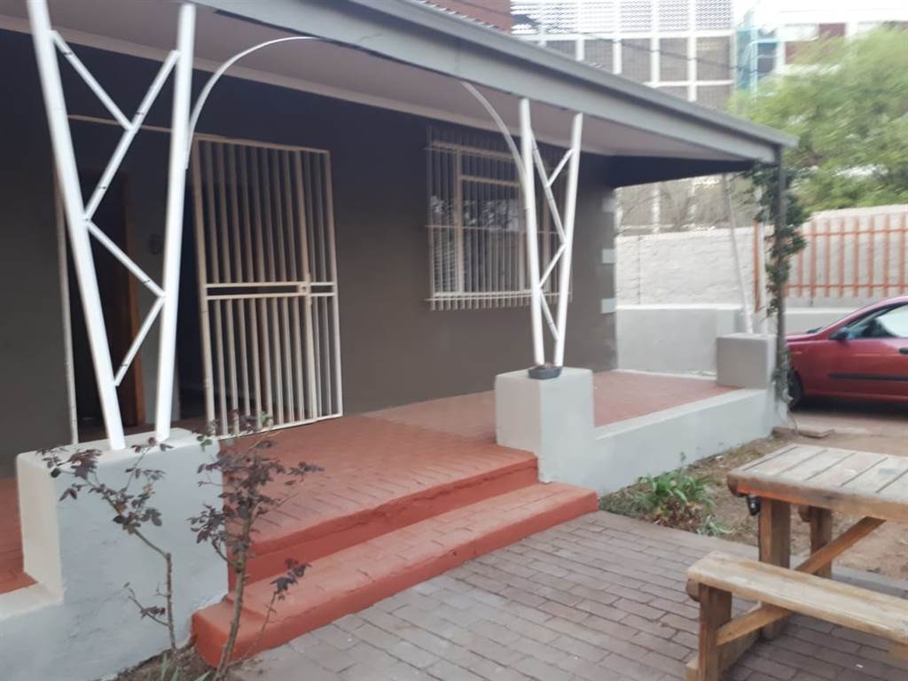 2 Bed House in Benoni Central photo number 2