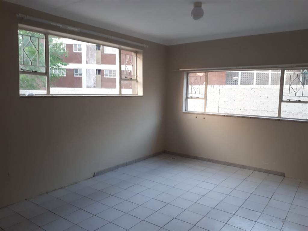 2 Bed House in Benoni Central photo number 7