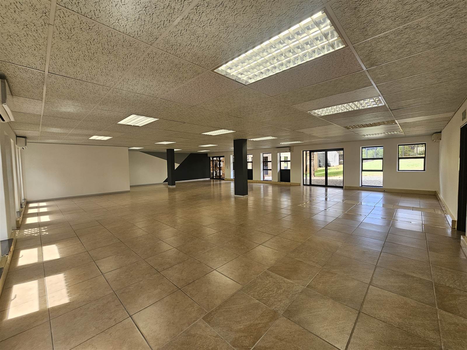 229  m² Commercial space in Hurlingham photo number 3