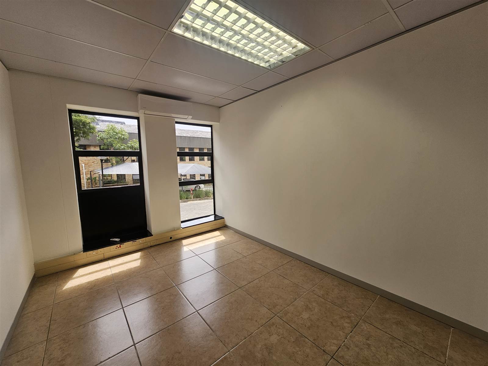 229  m² Commercial space in Hurlingham photo number 9