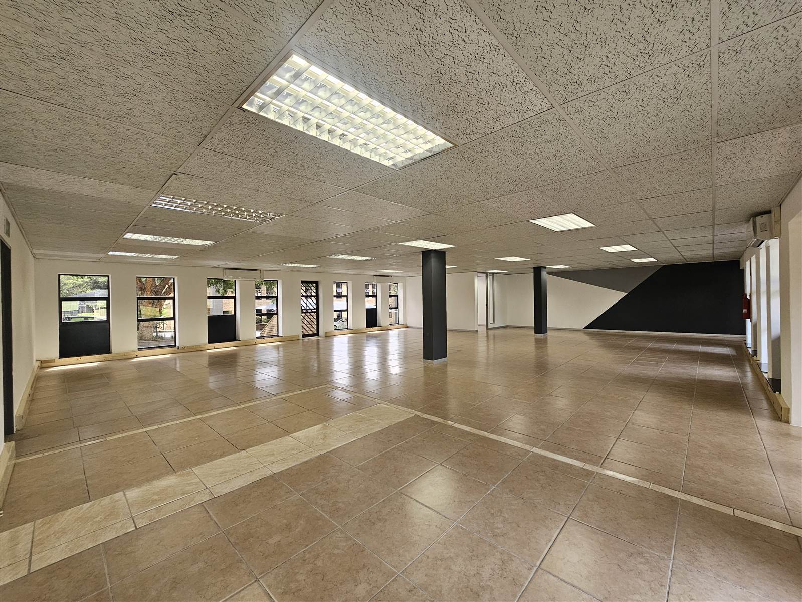 229  m² Commercial space in Hurlingham photo number 1