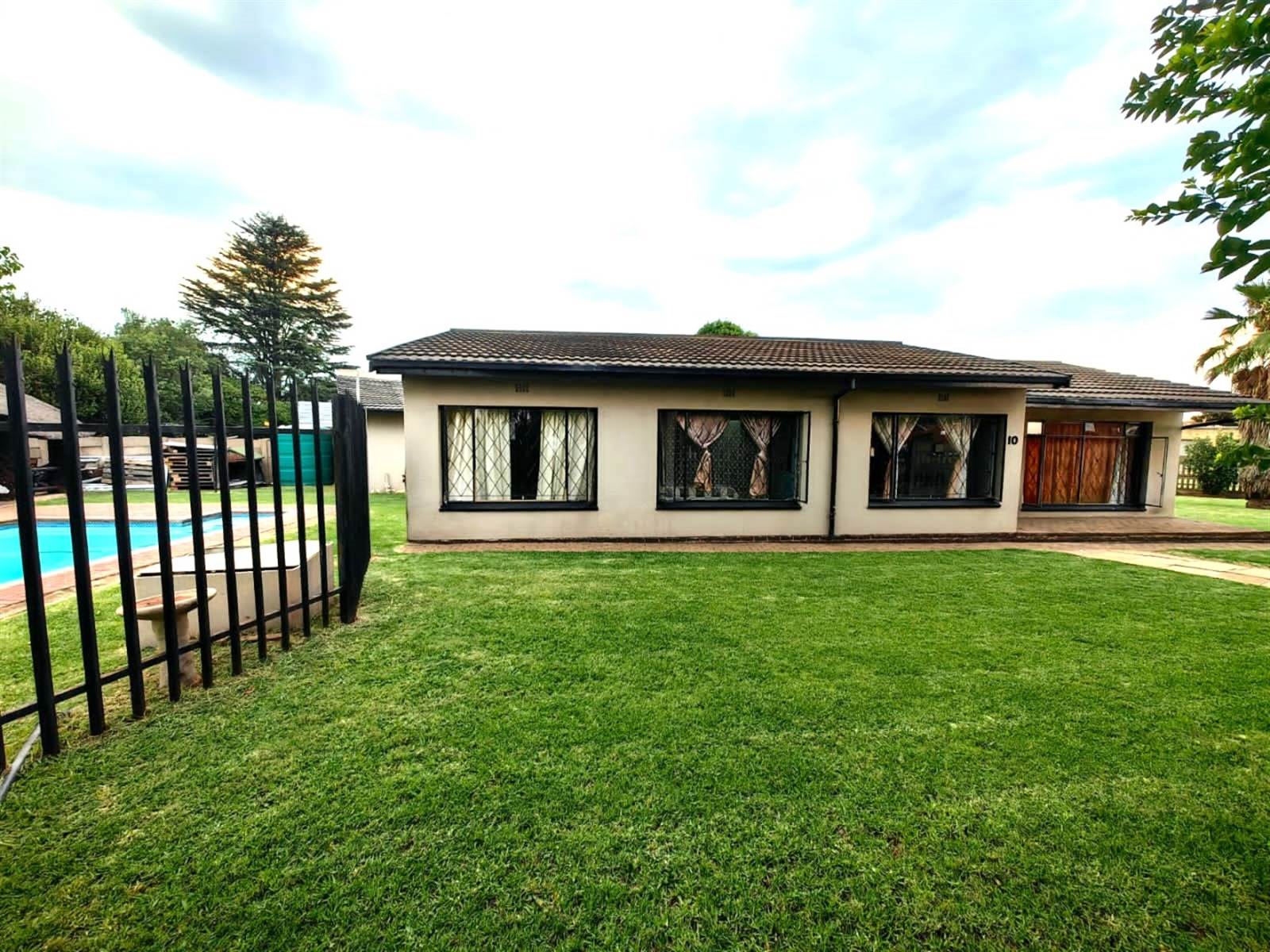 3 Bed House in Boksburg South photo number 2