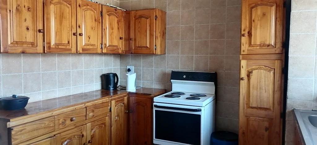 4 Bed Apartment in Gezina photo number 2