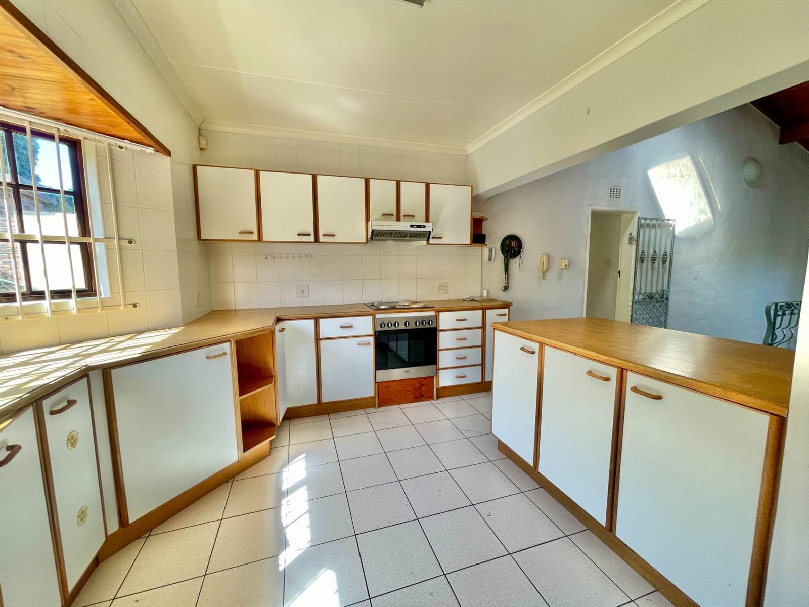 3 Bed Townhouse in Umtentweni photo number 18