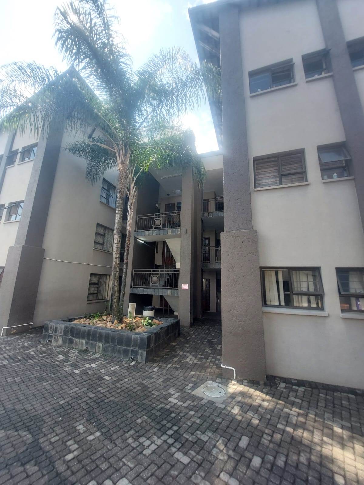 2 Bed Apartment in Sonheuwel photo number 1