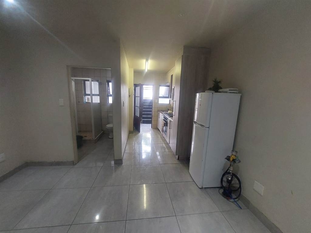 2 Bed Apartment in Sonheuwel photo number 10