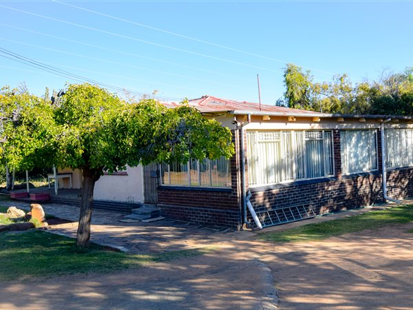 1.5 ha Smallholding 1.5 ha Smallholding