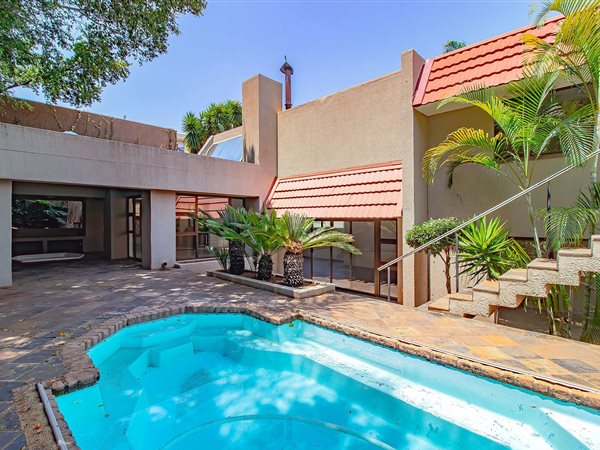 4 Bed Apartment in Waterkloof Heights