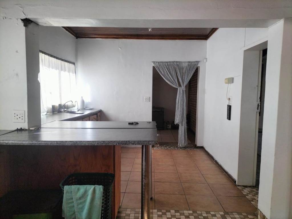4 Bed House in Riebeeckstad photo number 5