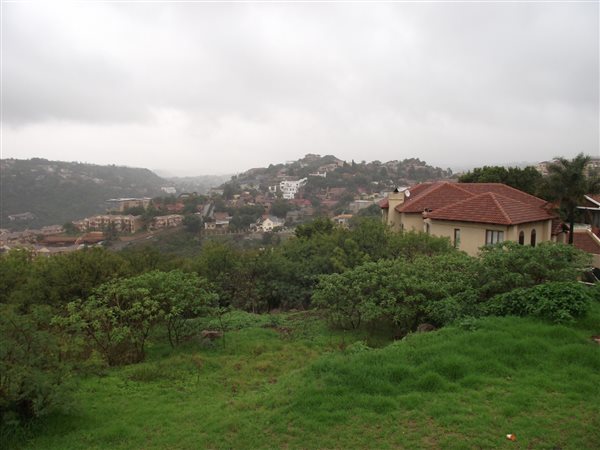 1832 m² Land available in Bassonia