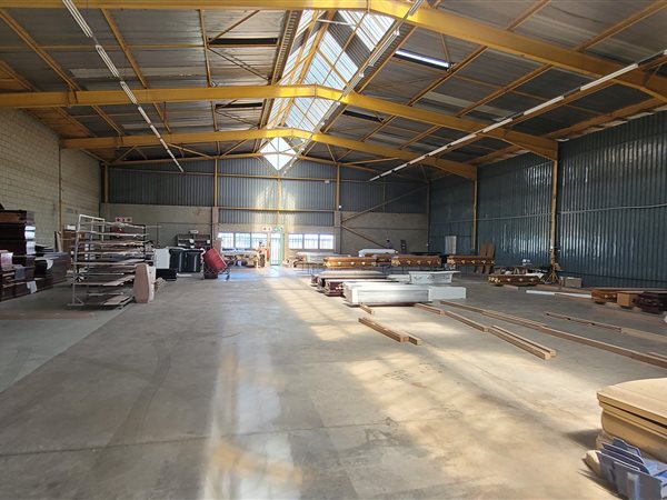 2100  m² Industrial space
