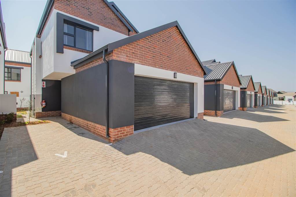4 Bedroom Townhouse 4 Bedroom Townhouse