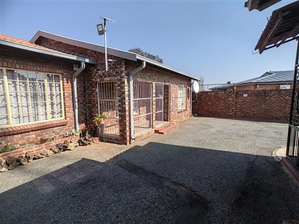 2 Bedroom Townhouse 2 Bedroom Townhouse