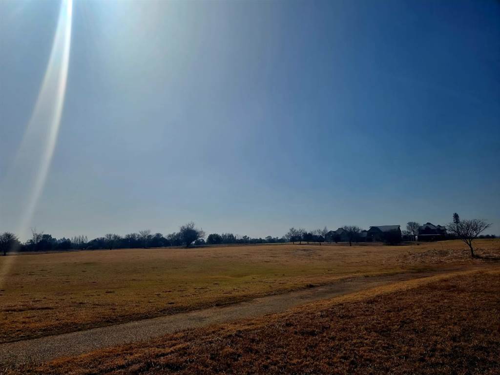 660 m² Land available in Vaal de Grace Golf Estate photo number 3