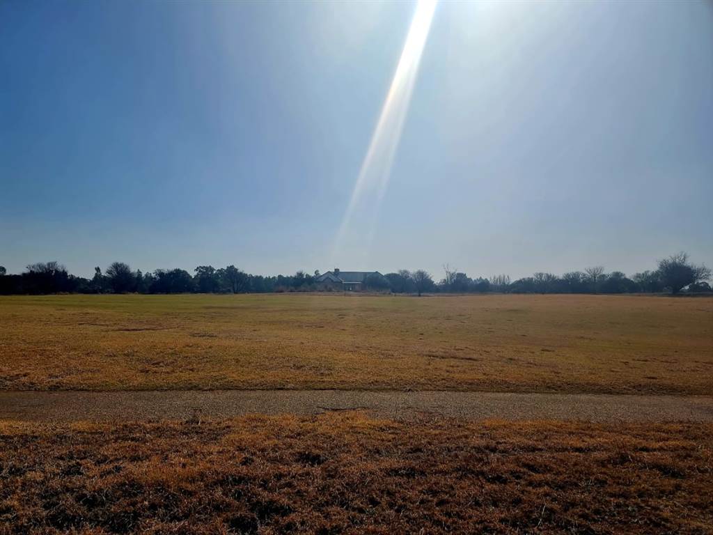 660 m² Land available in Vaal de Grace Golf Estate photo number 1