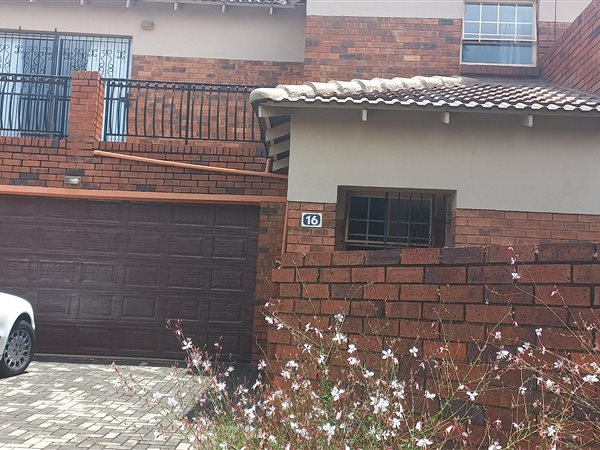 3 Bed Townhouse in Willowbrook