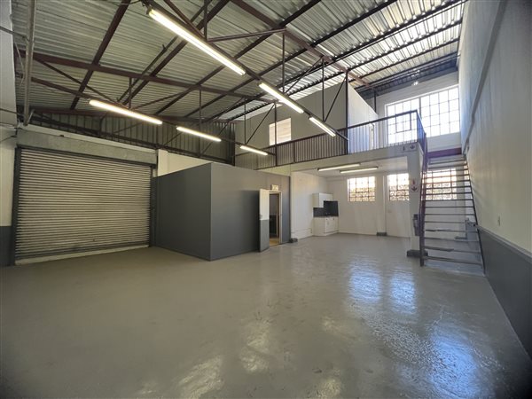 152  m² Industrial space