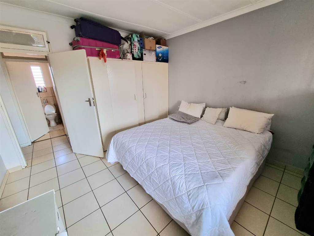 3 Bed Apartment in Rosettenville photo number 8
