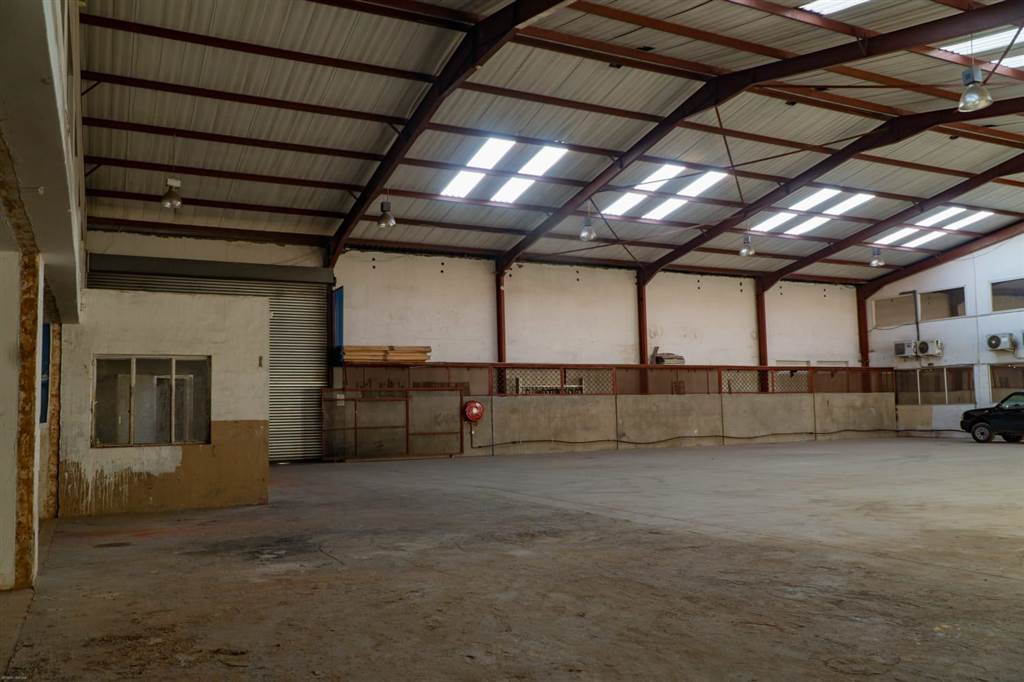 600  m² Industrial space in City West photo number 12