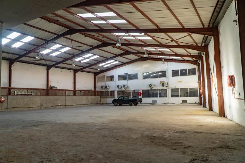 600  m² Industrial space in City West photo number 10