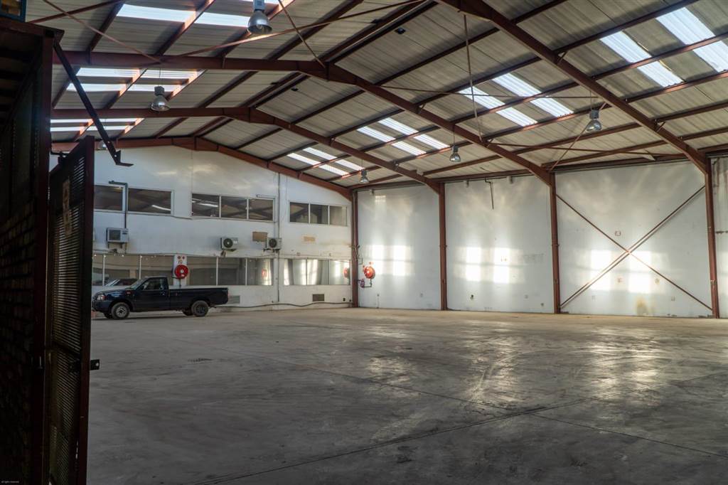 600  m² Industrial space in City West photo number 9