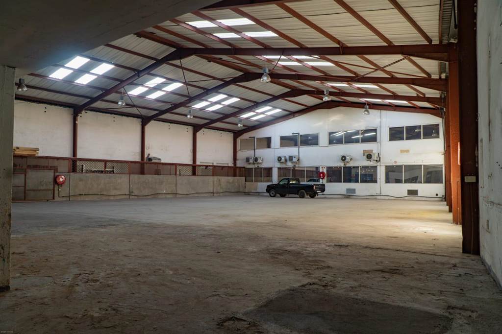 600  m² Industrial space in City West photo number 3