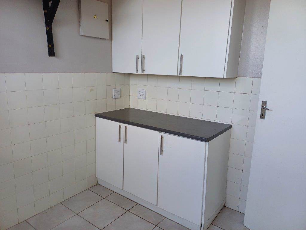 1 Bed Apartment in Melville photo number 5