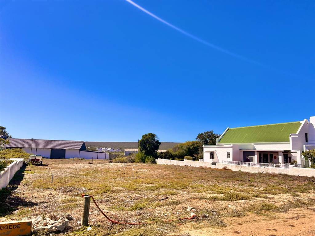 1050 m² Land available in Jacobsbaai photo number 2