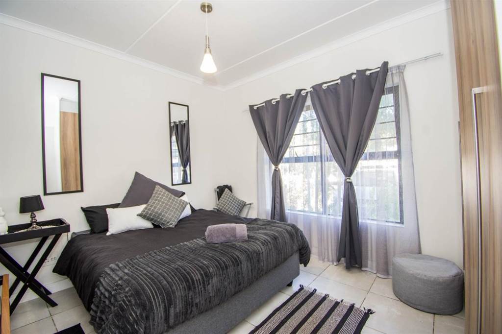 3 Bed Apartment in Somerset West Central photo number 16