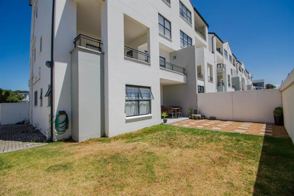 3 Bed Apartment in Somerset West Central photo number 20