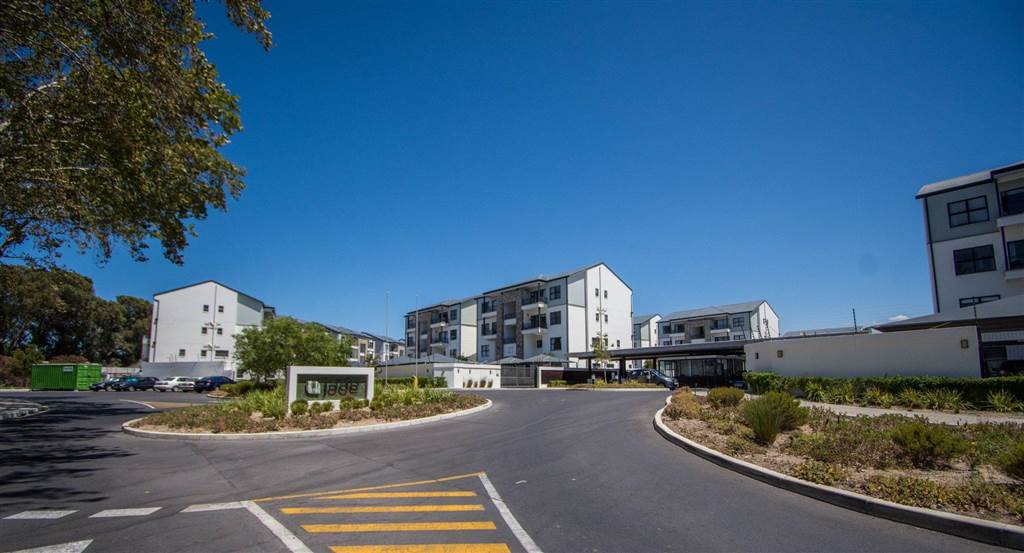 3 Bed Apartment in Somerset West Central photo number 25