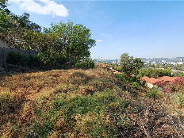 1 745 m² Land