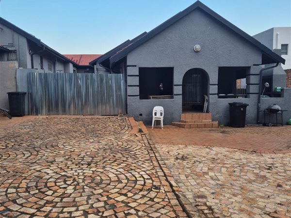 1 Bedroom House 1 Bedroom House