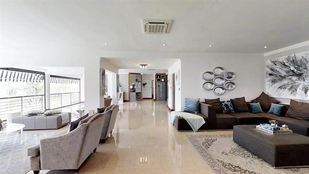 4 Bed Apartment in Hartbeespoort Dam photo number 4
