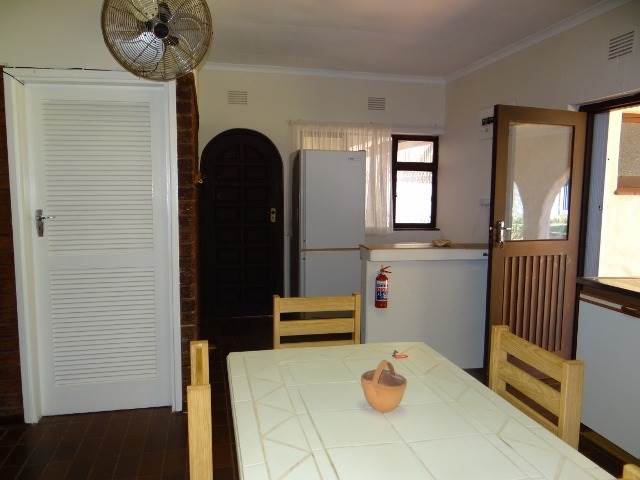 4 Bed House in Bazley Beach photo number 9