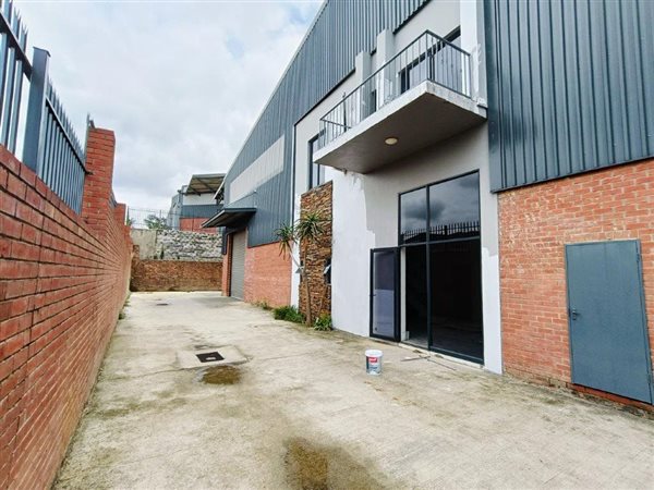 811  m² Industrial space