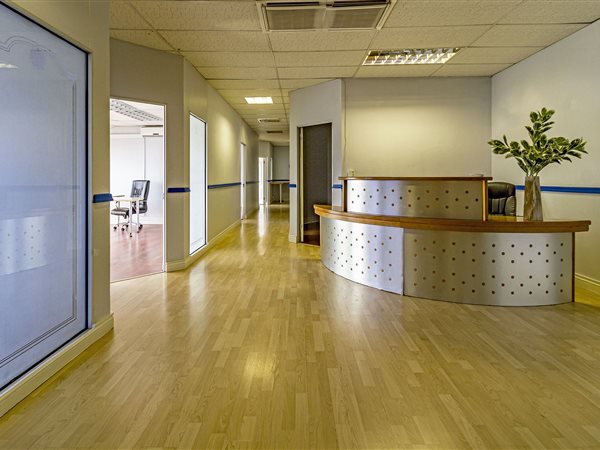 499  m² Commercial space