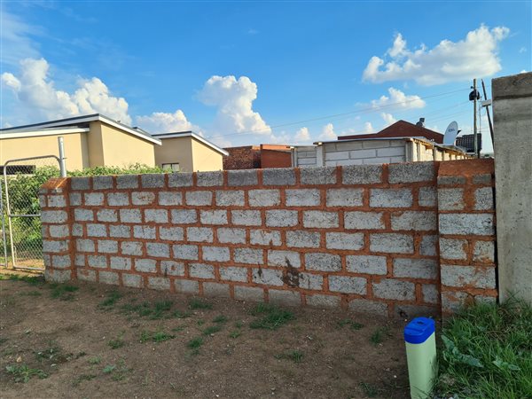 380 m² Land available in Kwa Thema