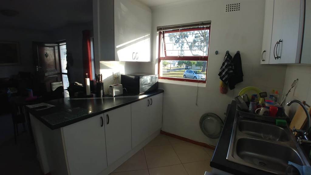 3 Bed House in Edgemead photo number 10