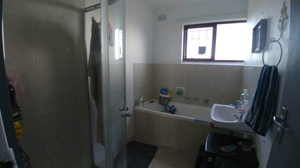 3 Bed House in Edgemead photo number 15