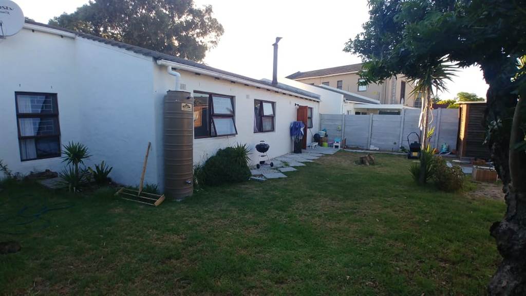3 Bed House in Edgemead photo number 16