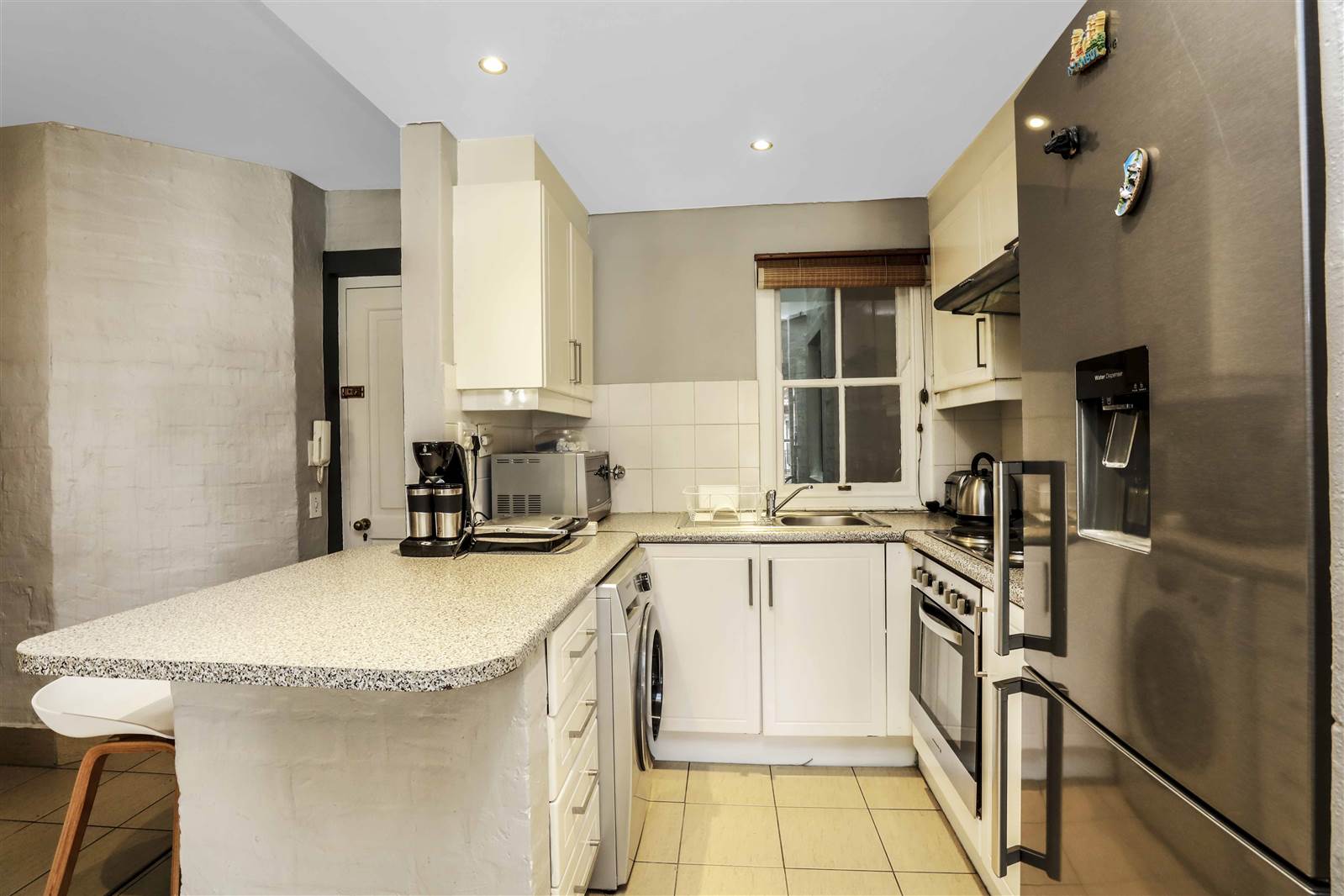 1 Bed Apartment in Sandown photo number 3