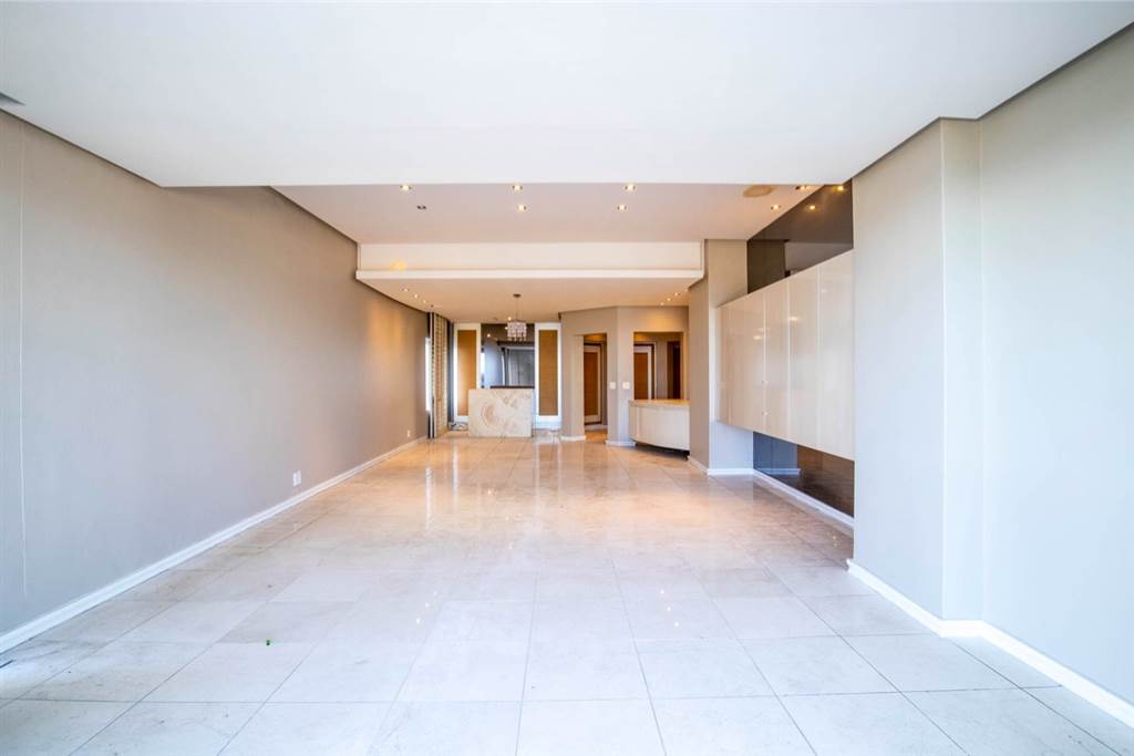 3 Bed Penthouse in Mouille Point photo number 17